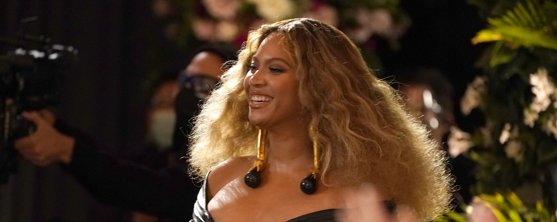 Beyonce appears in the audience before accepting the award for best rap song for Savage at the 63rd annual Grammy Awards at the Los Angeles Convention Center on Sunday, March 14, 2021 - Sputnik International, 1920, 15.06.2023