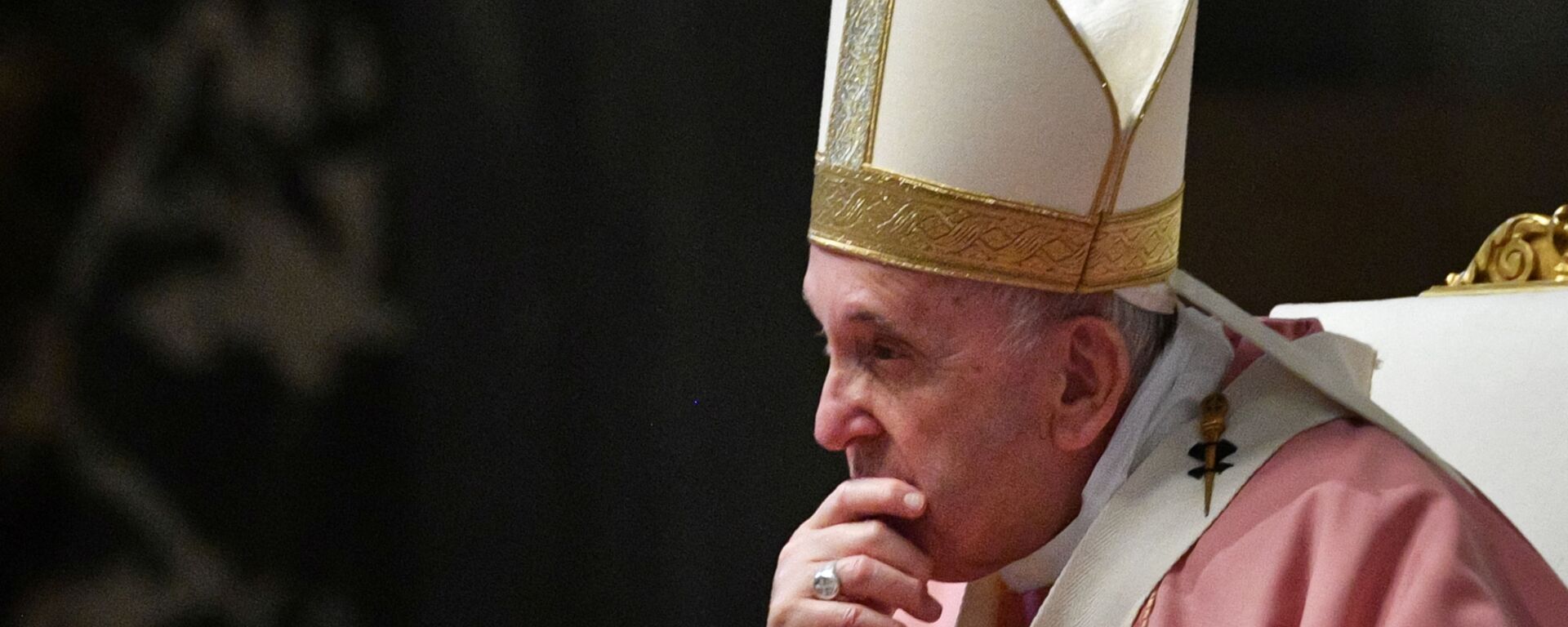 Pope Francis listens to Philippine Cardinal Luis Antonio Tagle (not pictured) during a mass to mark 500 years of Christianity in the Philippines, in St. Peter's Basilica at the Vatican, March 14, 2021 - Sputnik International, 1920, 29.04.2021