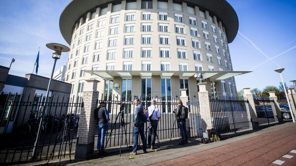 Journalists wait at the entrance of the headquarters of the Organisation for the Prohibition of Chemical Weapons (OPCW) in The Hague, The Netherlands, on April 18, 2018. - Sputnik International