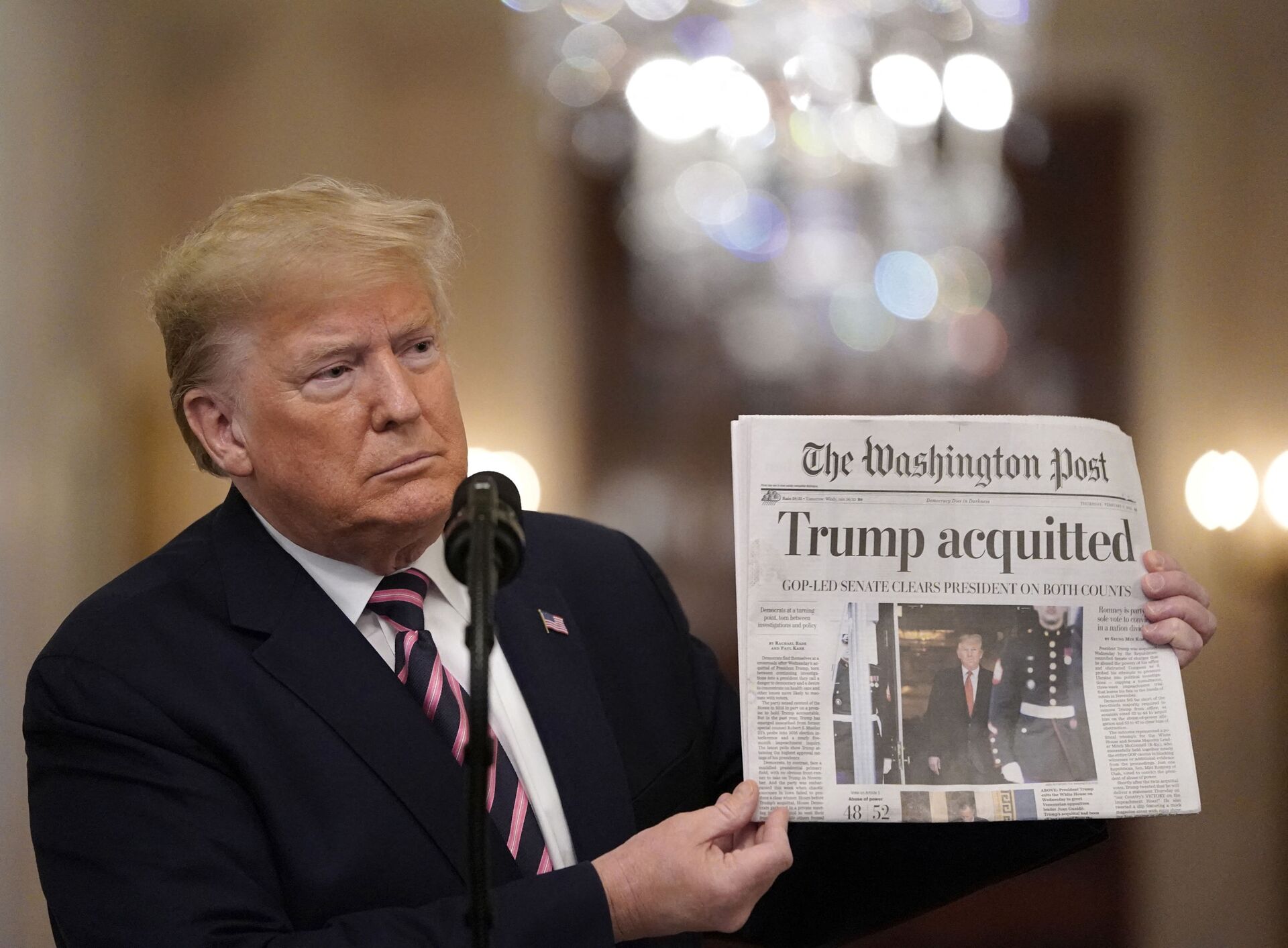 WASHINGTON, DC - FEBRUARY 06: U.S. President Donald Trump holds a copy of The Washington Post as he speaks in the East Room of the White House one day after the U.S. Senate acquitted on two articles of impeachment, ion February 6, 2020 in Washington, DC - Sputnik International, 1920, 29.09.2023