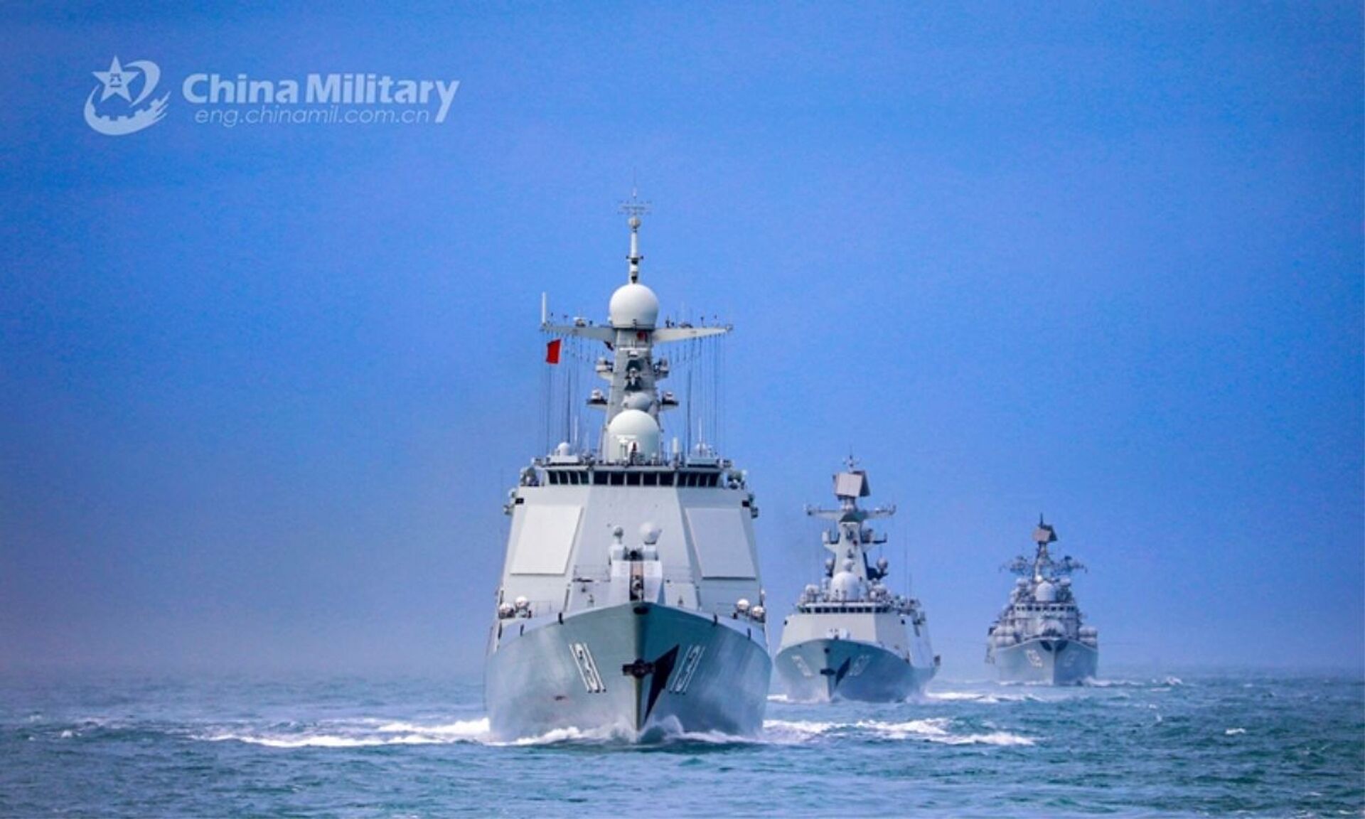 A naval fleet comprised of the guided-missile destroyers Ningbo (Hull 139) and Taiyuan (Hull 131), as well as the guided-missile frigate Nantong (Hull 601), steams in astern formation in waters of the East China Sea during a maritime training drill in late January, 2021 - Sputnik International, 1920, 07.09.2021
