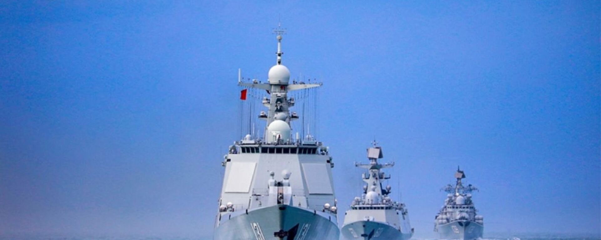 A naval fleet comprised of the guided-missile destroyers Ningbo (Hull 139) and Taiyuan (Hull 131), as well as the guided-missile frigate Nantong (Hull 601), steams in astern formation in waters of the East China Sea during a maritime training drill in late January, 2021 - Sputnik International, 1920, 22.08.2022