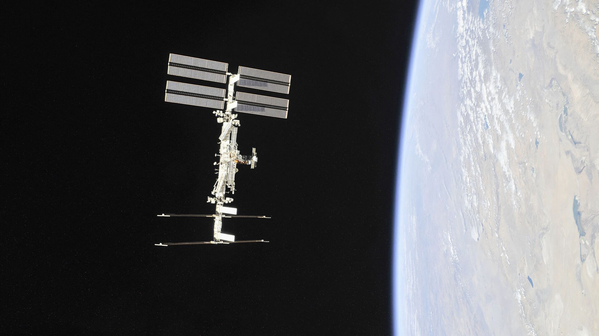 This file NASA handout photo obtained November 4, 2018 shows the International Space Station photographed by Expedition 56 crew members from a Soyuz spacecraft after undocking.  - Sputnik International, 1920, 02.06.2021