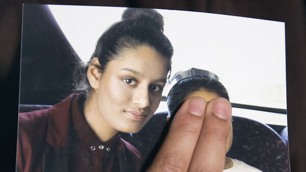 In this file photo taken on 22 February 2015 Renu, eldest sister of missing British girl Shamima Begum, holds a picture of her sister while being interviewed by the media in central London. - Sputnik International