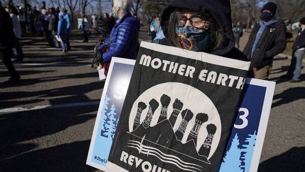Protesters gather along the Mississippi River in St. Paul, Minn., Thursday, March 11, 2021, to call on President Biden to stop the tar sands Line 3 pipeline that Enbridge is currently constructing in northern Minnesota. - Sputnik International