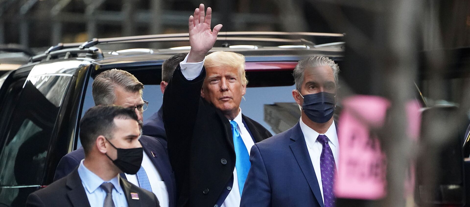 Former U.S. President Donald Trump acknowledges people as he gets in his SUV outside Trump Tower in the Manhattan borough of New York City, New York, U.S., March 9, 2021 - Sputnik International, 1920, 17.03.2021