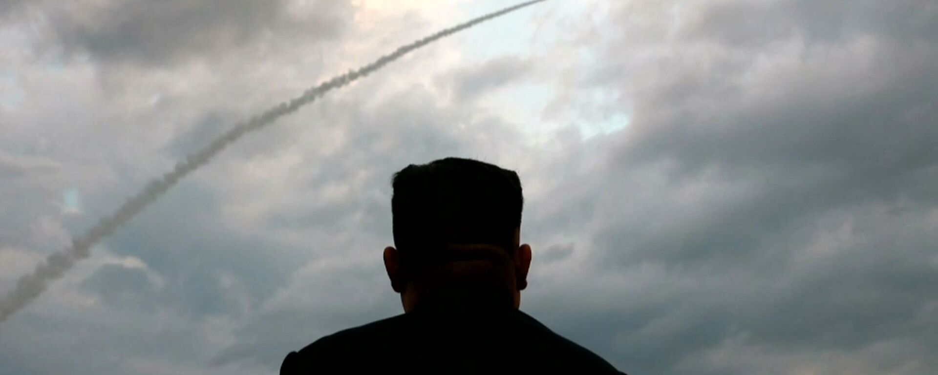 This screen grab image taken from North Korean broadcaster KCTV on August 1, 2019 shows North Korean leader Kim Jong Un watching the launch of a ballistic missile at an unknown location in North Korea early on July 31 - Sputnik International, 1920, 28.03.2023