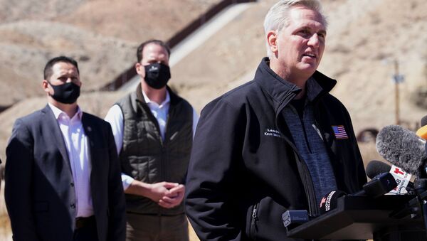 House Minority Leader Kevin McCarthy speaks to the press during a tour for a delegation of Republican lawmakers of the US-Mexico border, in El Paso, Texas, U.S.,March 15, 2021. - Sputnik International
