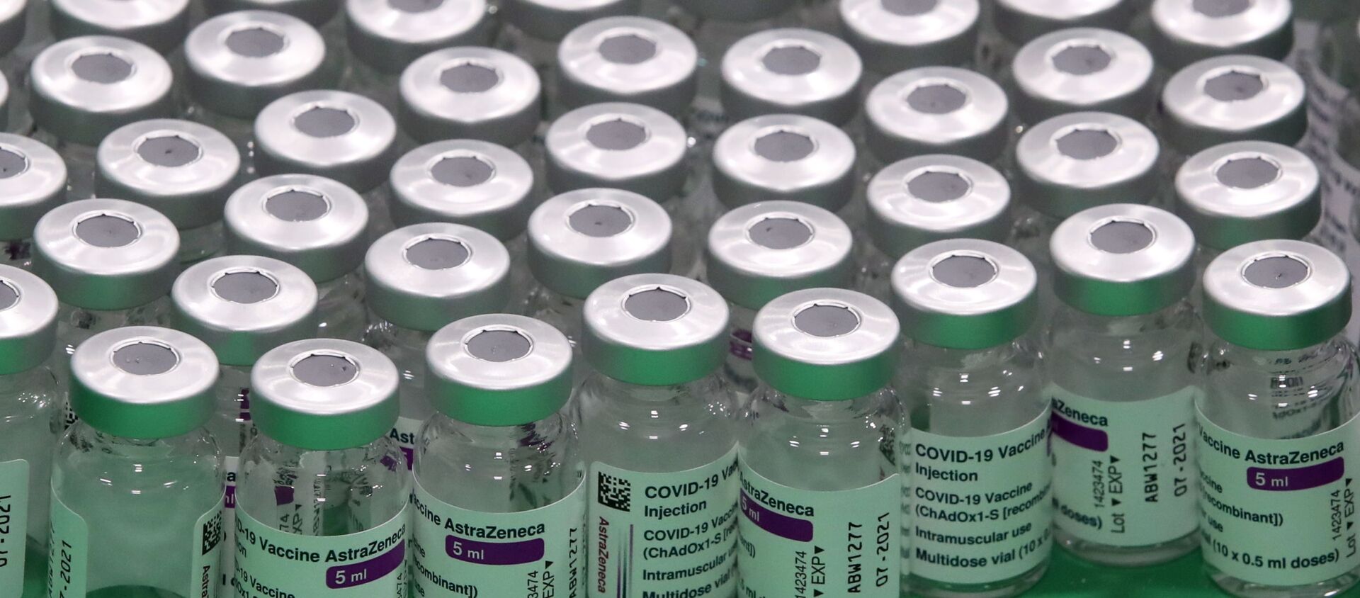 Empty vials of Oxford/AstraZeneca's COVID-19 vaccine are seen at a vaccination centre in Antwerp, Belgium, 18 March 2021. REUTERS/Yves Herman - Sputnik International, 1920, 07.05.2021
