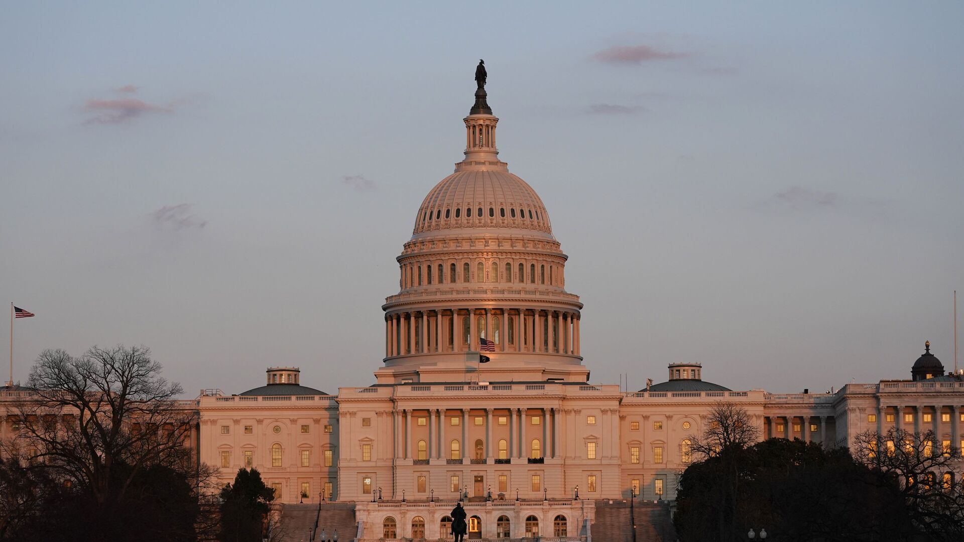 The sun sets on the U.S. Capitol building, Thursday, March 4, 2021, in Washington. - Sputnik International, 1920, 19.03.2021