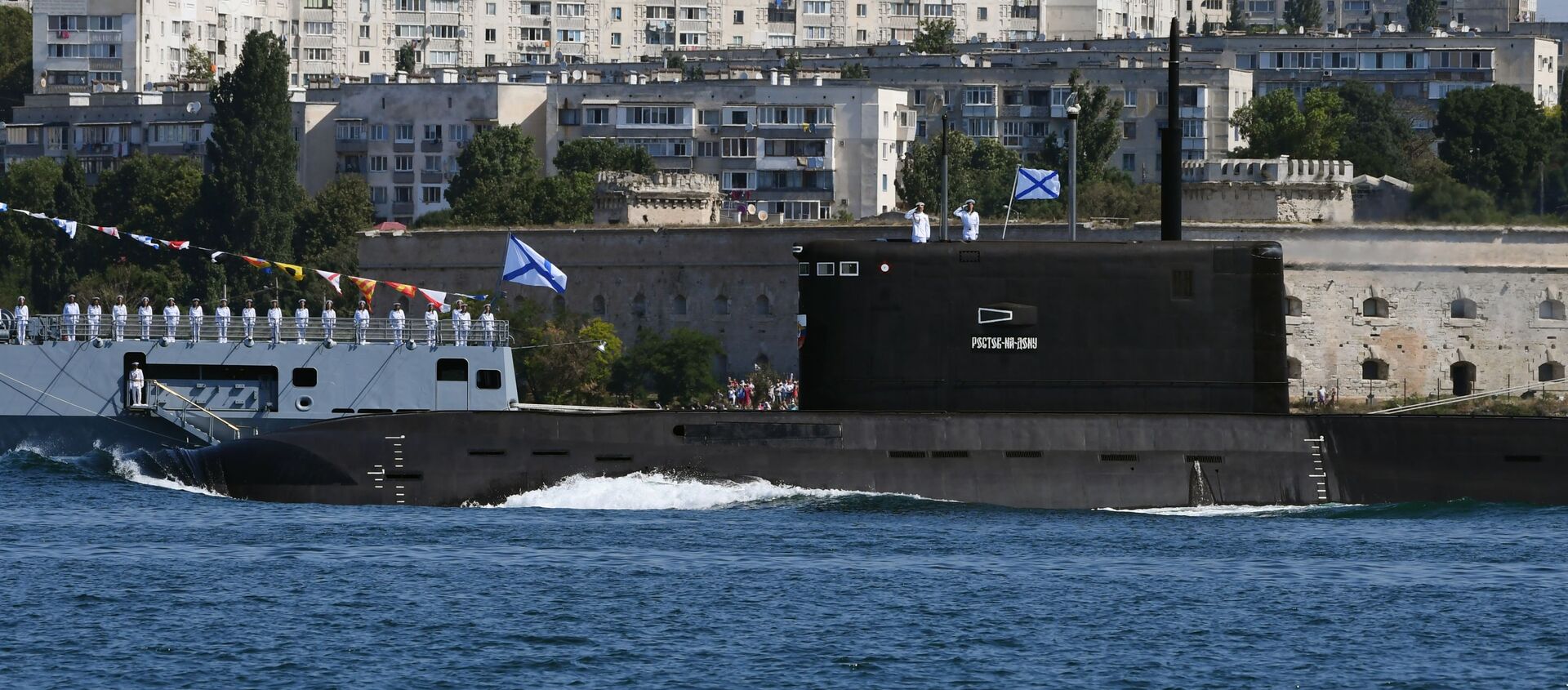 Rostov-on-Don submarine takes part in a parade on Navy Day, file photo. - Sputnik International, 1920, 19.03.2021