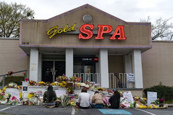 People bring flowers to the memorial sight set up outside of The Gold Spa on 19 March 2021 in Atlanta, Georgia.  - Sputnik International