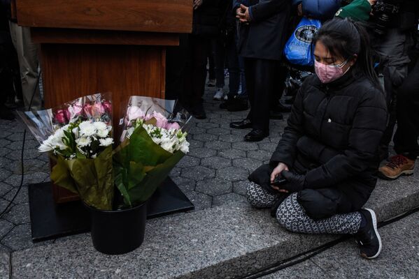People participate in a peace vigil to honor victims of attacks on Asians on 19 March 2021 in Union Square Park in New York City.  - Sputnik International