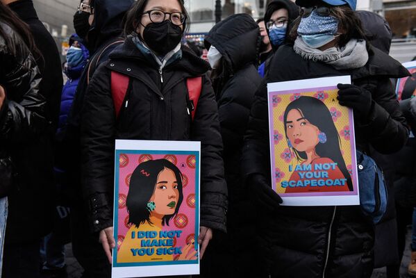 People participate in a peace vigil to honour victims of attacks on Asians on 19 March 2021 in Union Square Park in New York City.  - Sputnik International