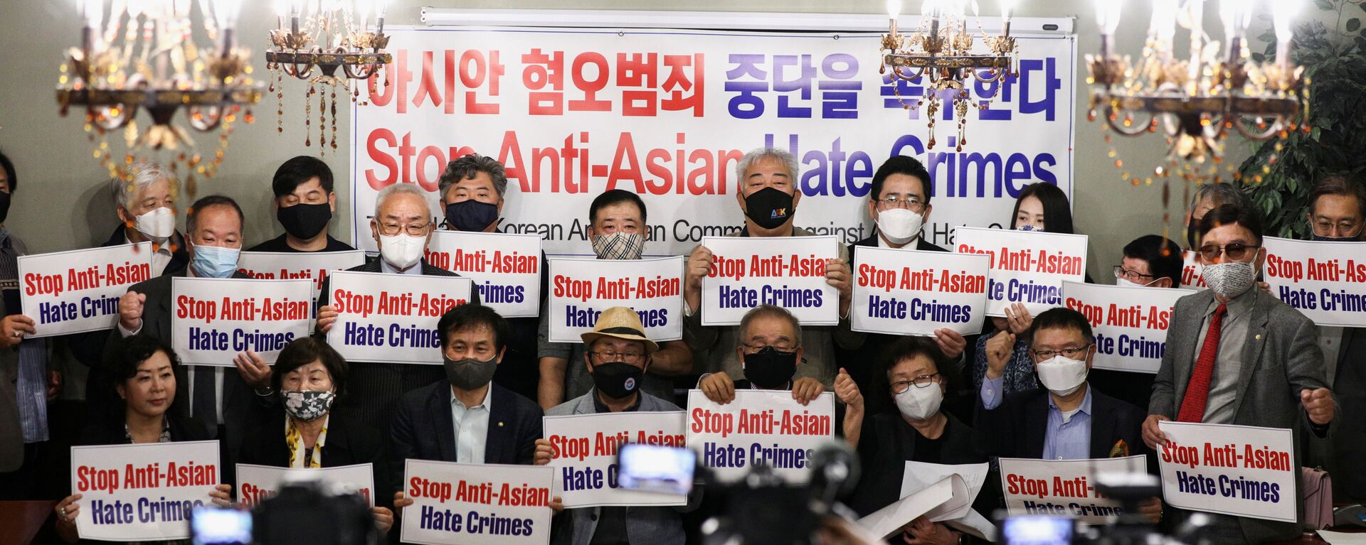 Members of the Atlanta Korean American Committee against Asian Hate Crime pose with placards during a group photo as they meet at Ching Dam, a Korean restaurant, after the fatal shooting at three Georgia spas, in Duluth, Georgia, U.S., 18 March 2021.  - Sputnik International, 1920, 25.10.2021