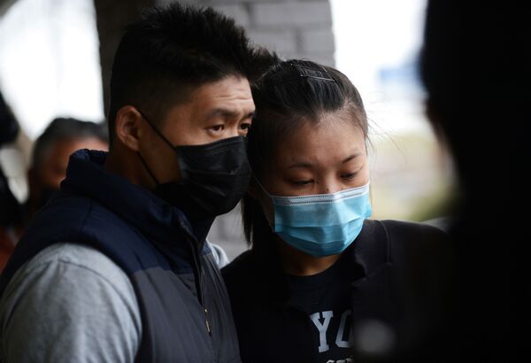 Kevin Chen consoles his fiancee Jami Webb outside Young's Asian Massage following the deadly shootings in Acworth, Georgia, U.S. March 19, 2021. Webb is the daughter of Xiaojie Tan, the owner of the spa who was killed in the shootings.  - Sputnik International