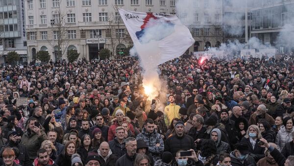 People take part in a protest against the coronavirus disease (COVID-19) measures in Belgrade, Serbia, March 20, 2021. - Sputnik International