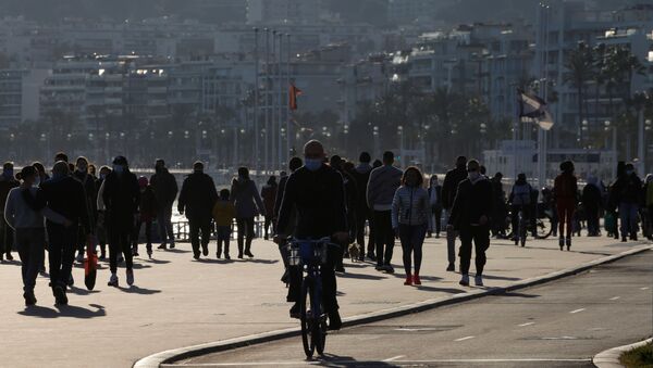 People walk and cycle on the Promenade des Anglais in Nice, as France's 16 hardest-hit departments go into a new month-long lockdown imposed to slow the rate of the coronavirus disease (COVID-19) contagion, France March 20, 2021. - Sputnik International