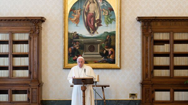 Pope Francis leads Angelus prayer at the library of the Apostolic Palace in the Vatican March 21, 2021. - Sputnik International