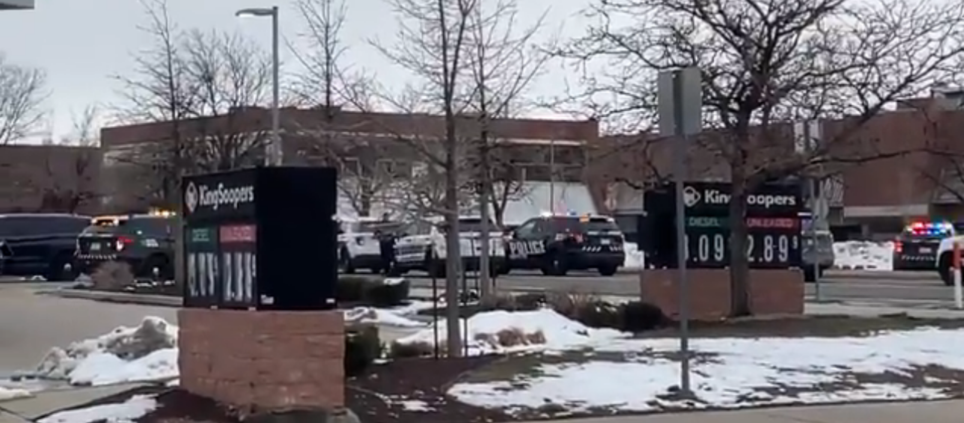 Screenshot from a video allegedly filmed in the area of the King Soopers grocery store in Boulder, Colorado, after local police confirmed an active shooter situation - Sputnik International, 1920