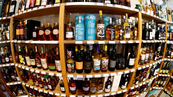  Bottles of single malt scotch whisky are pictured in a shop near Lausanne, Switzerland May 18, 2017 - Sputnik International