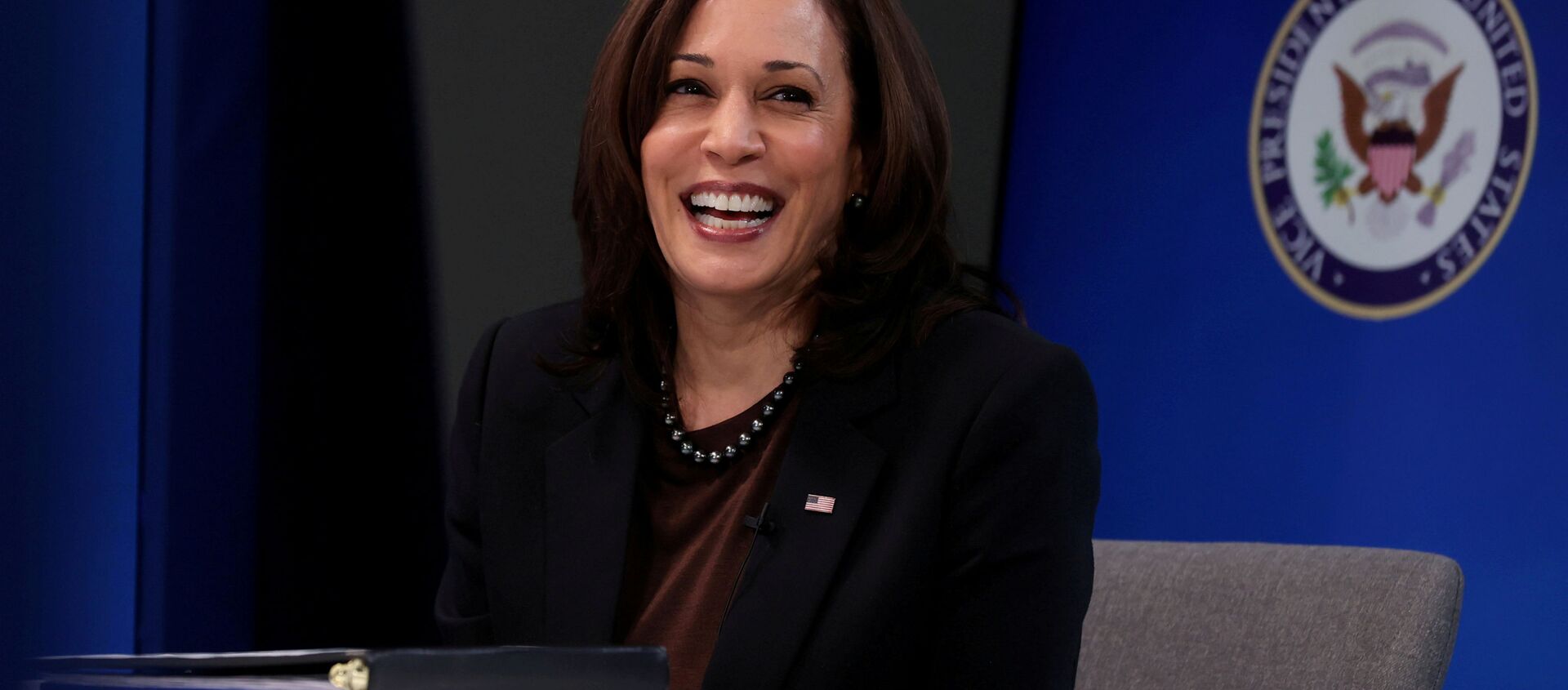 U.S. Vice President Kamala Harris‬ smiles after delivering a keynote address to the House Democratic Caucus virtually on camera from the Eisenhower Executive Office Building at the White House in Washington, U.S. March 2, 2021 - Sputnik International, 1920, 26.06.2021