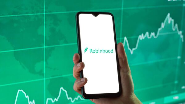 Robinhood financial investing app on a mobile device - Sputnik International