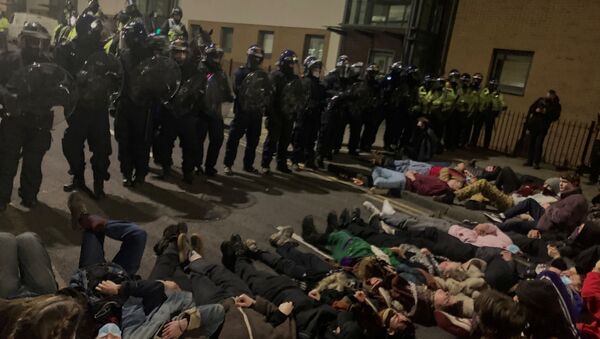 Police officers stand in position as protesters demonstrate against new policing laws in Bristol, Britain, early March 24, 2021 - Sputnik International