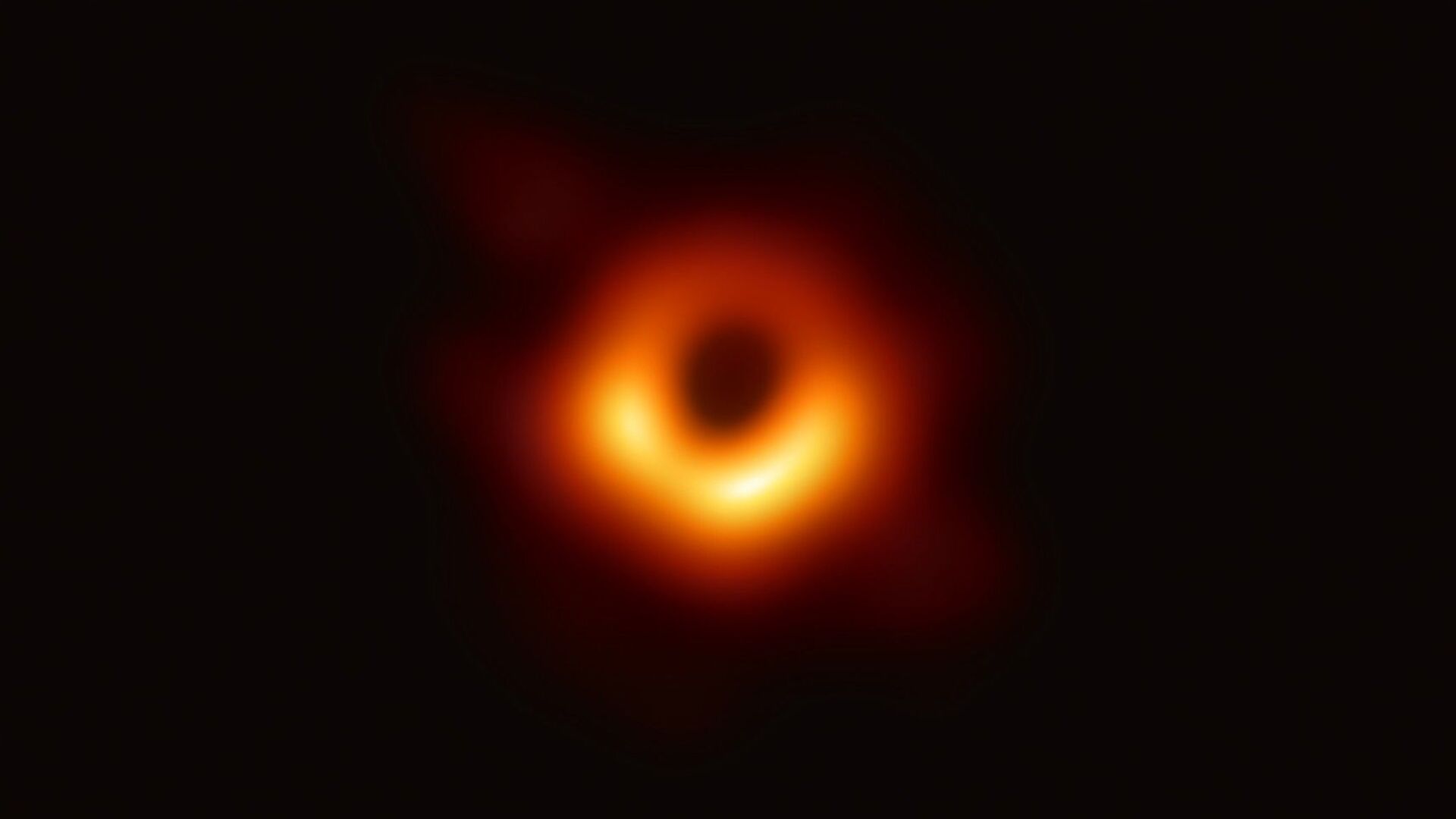 Using the Event Horizon Telescope, scientists obtained an image of the black hole at the center of galaxy M87, outlined by emission from hot gas swirling around it under the influence of strong gravity near its event horizon. - Sputnik International, 1920, 16.04.2021