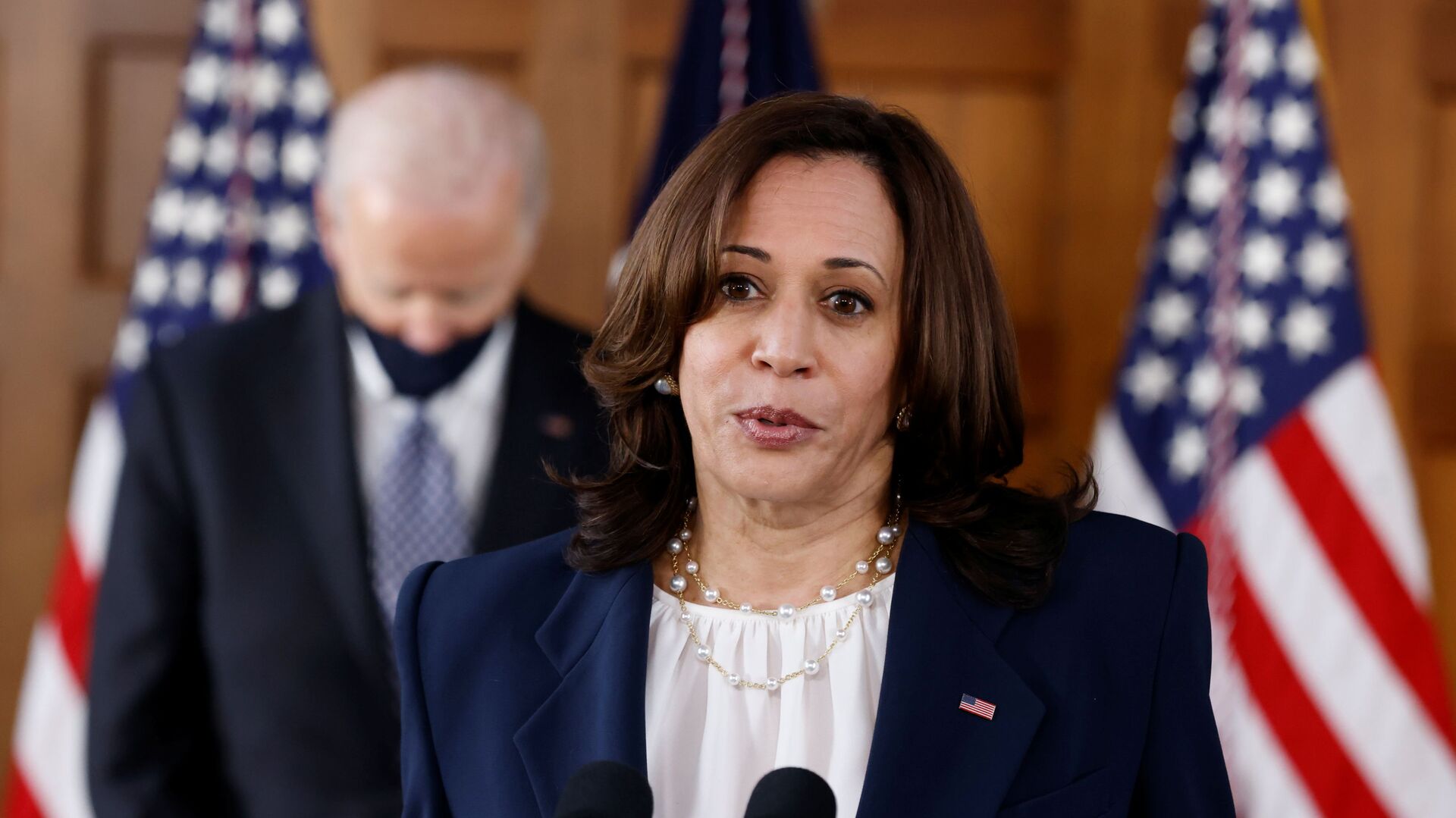 U.S. President Joe Biden and Vice President Kamala Harris deliver remarks after a meeting with Asian-American leaders to discuss the ongoing attacks and threats against the community, during a stop at Emory University in Atlanta, Georgia, U.S., March 19, 2021 - Sputnik International, 1920, 21.03.2022