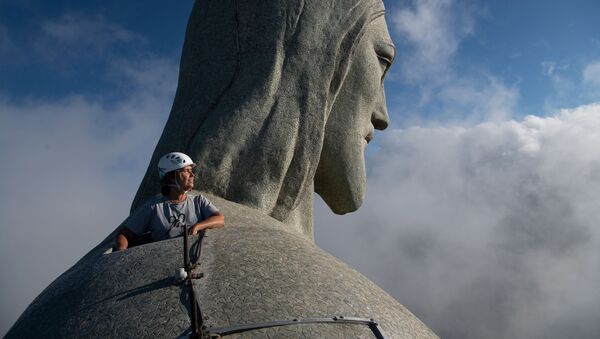 Rising High Above The Clouds: Restoration of the Christ the Redeemer Statue in Brazil - Sputnik International