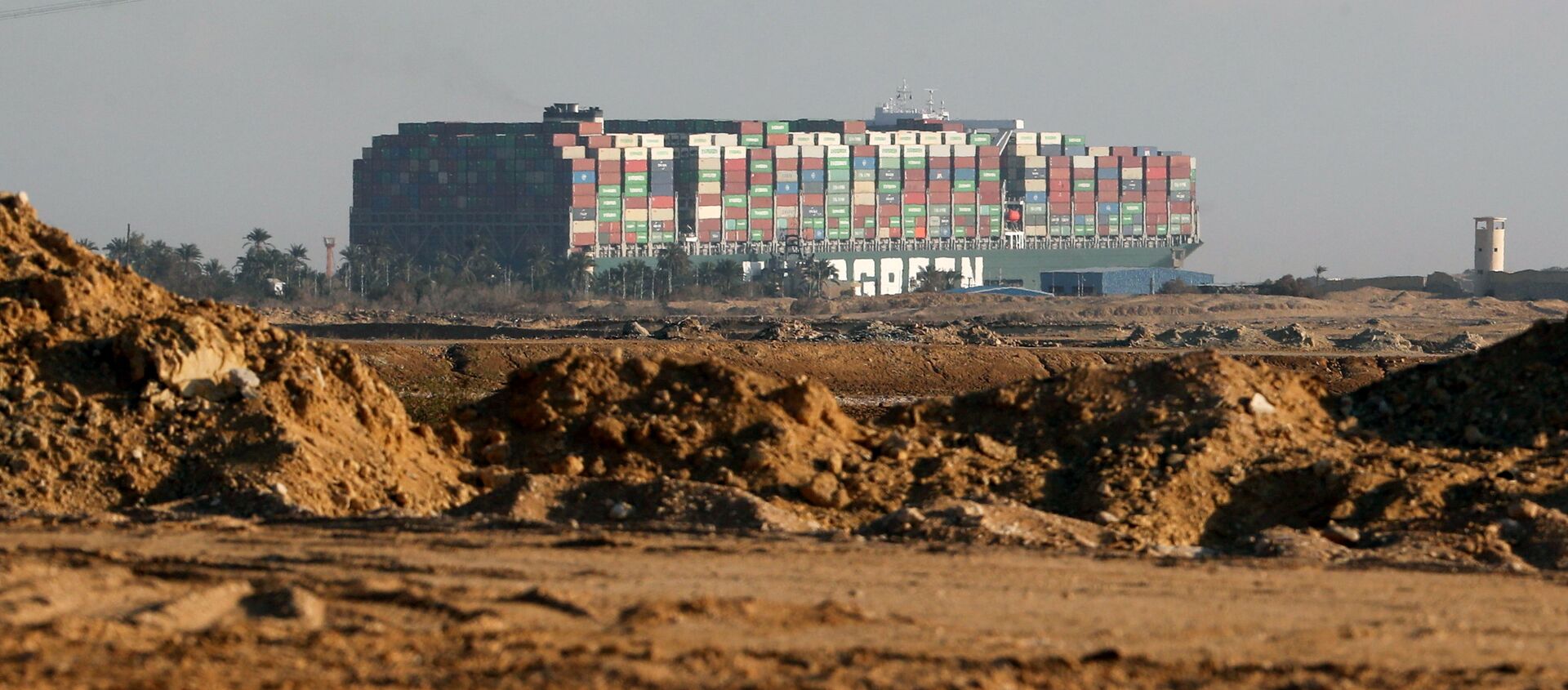 Stranded container ship Ever Given, one of the world's largest container ships, is seen after it ran aground, in Suez Canal, Egypt March 26, 2021 - Sputnik International, 1920, 26.03.2021