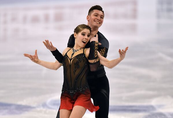Russian pair Anastasia Mishina and Aleksandr Galliamov perform during the Pairs Short Programme.   - Sputnik International