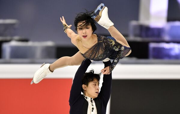 Wenjing Sui and Cong Han of China during the Pairs Short Programme.  - Sputnik International