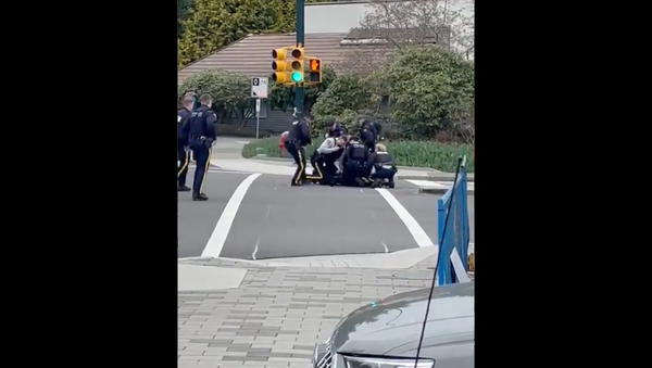Screenshot from a video alleged to show the moment that the stabbing attack suspect was arrested by North Vancouver RCMP officers - Sputnik International