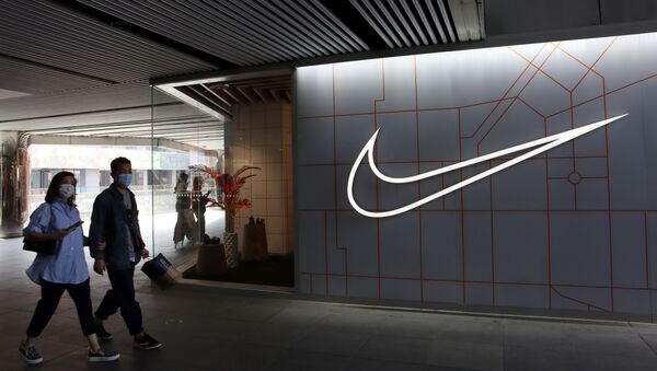 People walk past a store of the sporting goods retailer Nike Inc at a shopping complex in Beijing, China March 25, 2021 - Sputnik International