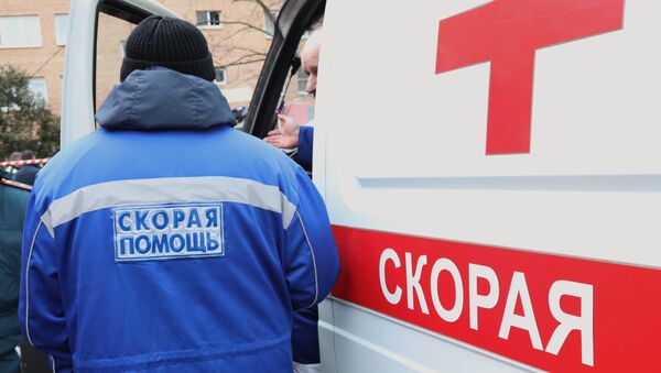 Ambulance workers at a residential building on Zelenaya Street in Khimki, damaged by an explosion. - Sputnik International