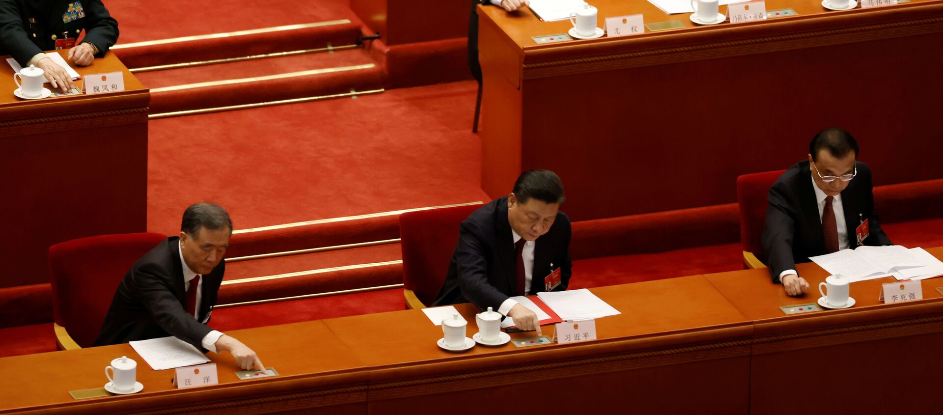 Chinese President Xi Jinping and other leaders cast their votes on Hong Kong electoral reform at the closing session of the National People's Congress (NPC) at the Great Hall of the People in Beijing, China March 11, 2021 - Sputnik International, 1920, 30.03.2021