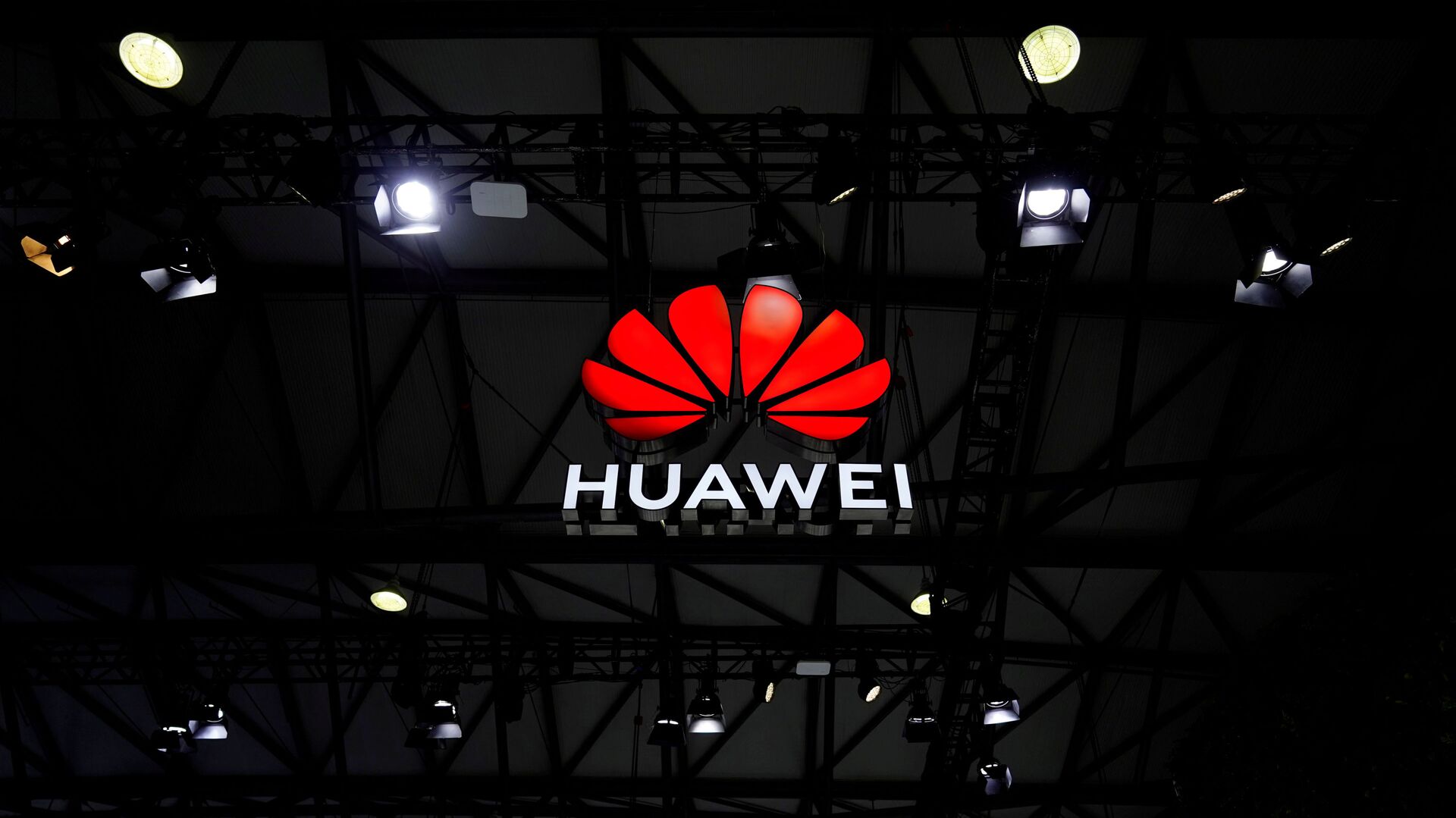A Huawei logo is seen at the Mobile World Congress (MWC) in Shanghai, China February 23, 2021 - Sputnik International, 1920, 13.05.2021