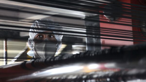 An Iranian worker looks on, in a production line of a carbon fiber factory of the Defense Ministry, in Tehran, Iran, Saturday, Aug. 27, 2011. Iran has inaugurated its own production of carbon fiber, a material under U.N. embargo because of its potential use in the country's controversial nuclear program - Sputnik International