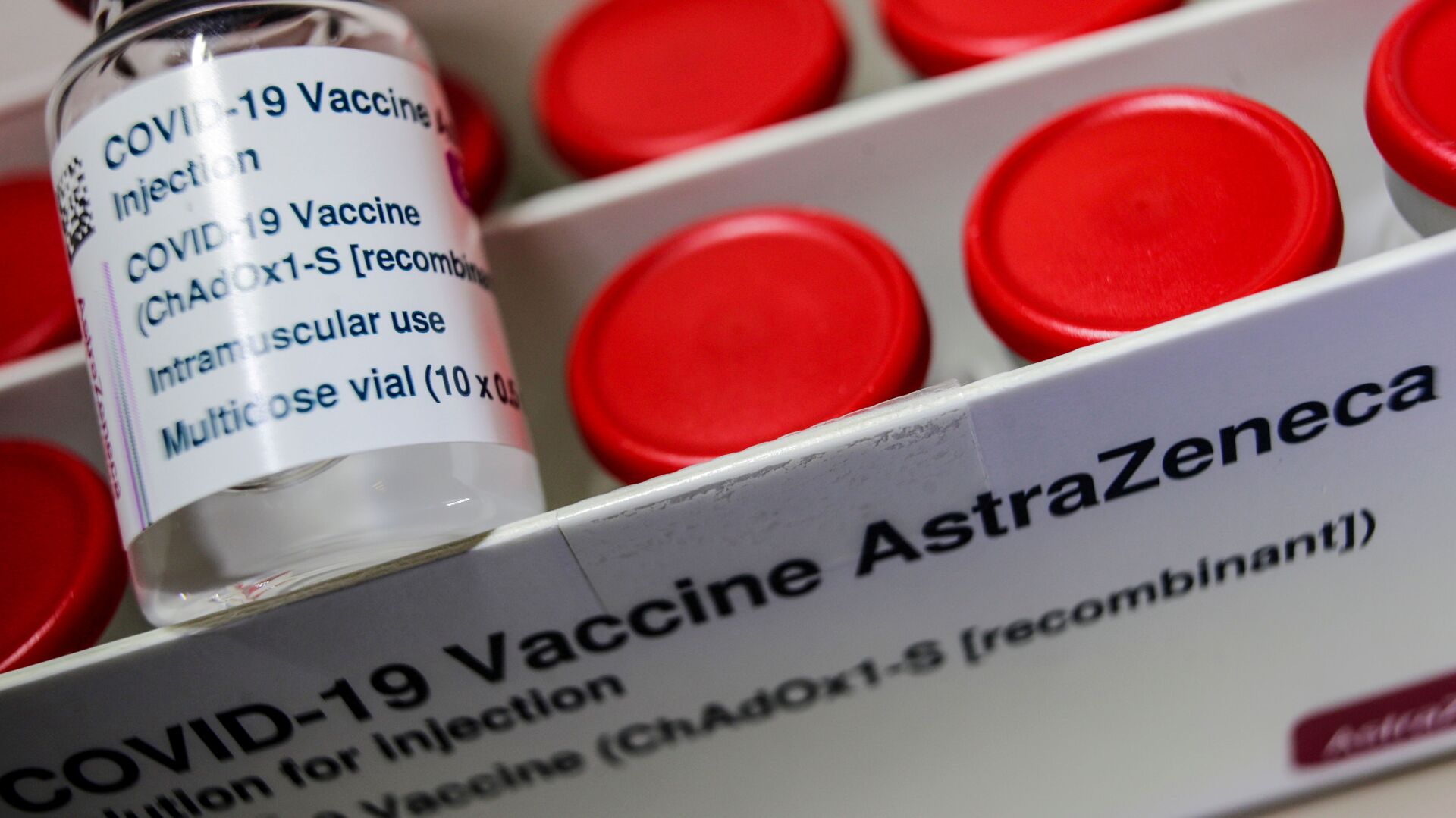 A vial with the AstraZeneca's coronavirus disease (COVID-19) vaccine is pictured in Berlin, Germany, March 16, 2021.  - Sputnik International, 1920, 04.05.2021