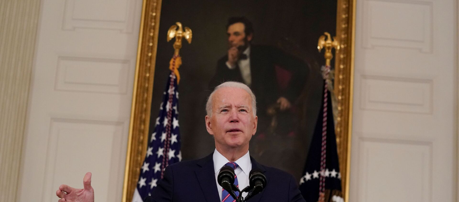 U.S. President Joe Biden delivers remarks on the Department of Labor's March jobs report from the State Dining Room at the White House in Washington, D.C., U.S.,  April 2, 2021. - Sputnik International, 1920, 02.04.2021