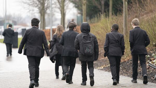 Pupils arrive at a school in in Manchester, England, Monday March 8, 2021. - Sputnik International
