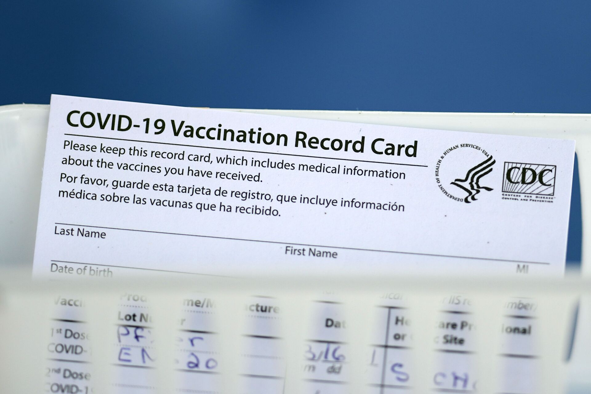 A vaccination record card is shown during a COVID-19 vaccination drive for Spring Branch Independent School District education workers Tuesday, March 16, 2021, in Houston. - Sputnik International, 1920, 07.09.2021