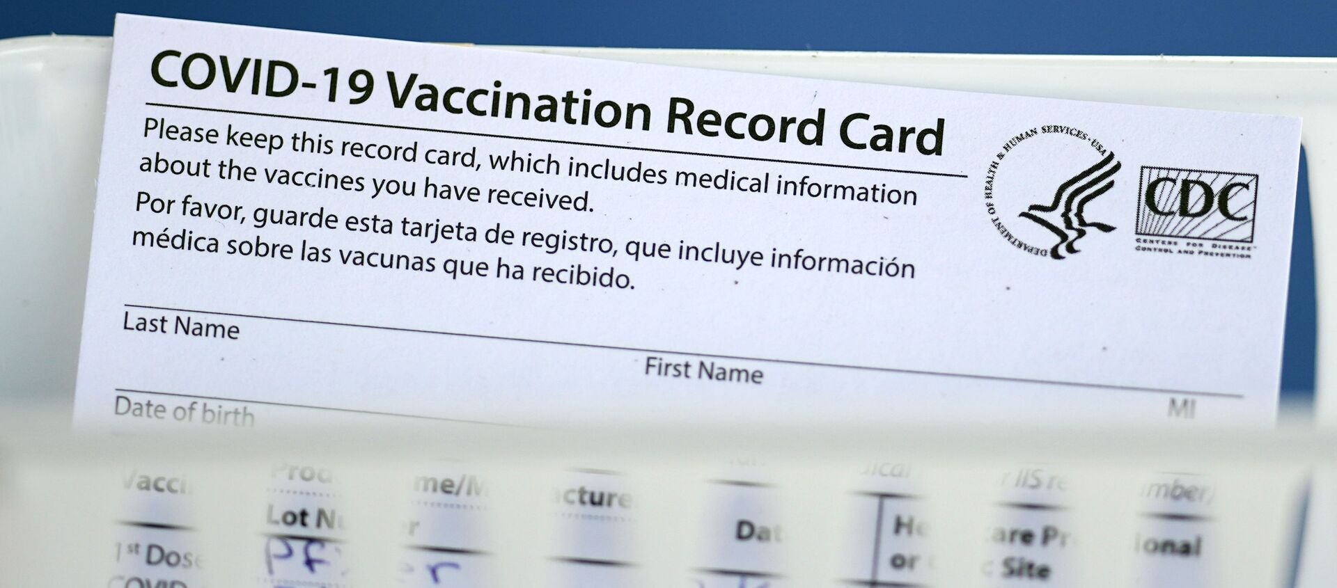A vaccination record card is shown during a COVID-19 vaccination drive for Spring Branch Independent School District education workers Tuesday, March 16, 2021, in Houston. - Sputnik International, 1920, 06.04.2021