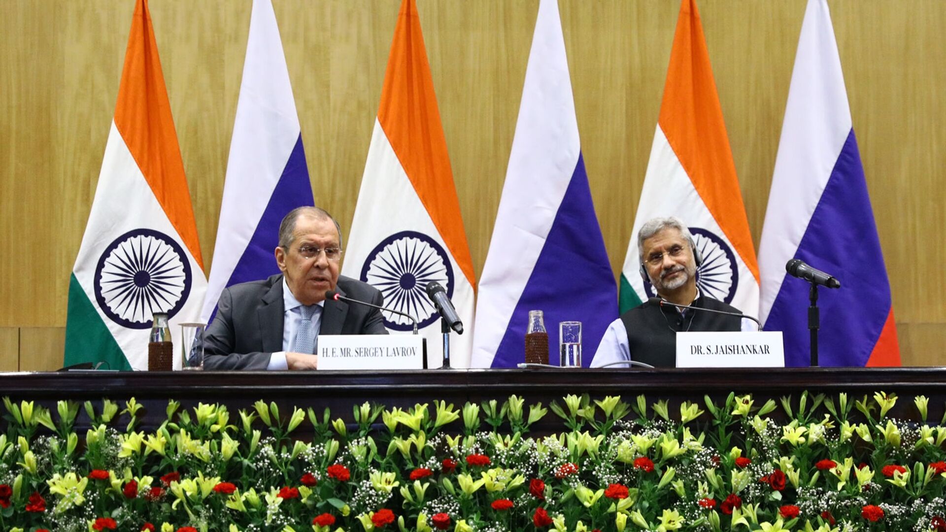  Russian Foreign Minister Sergei Lavrov, left, and his Indian counterpart Subrahmanyam Jaishankar attend a joint news conference following their meeting, in New Delhi, India - Sputnik International, 1920, 06.04.2021