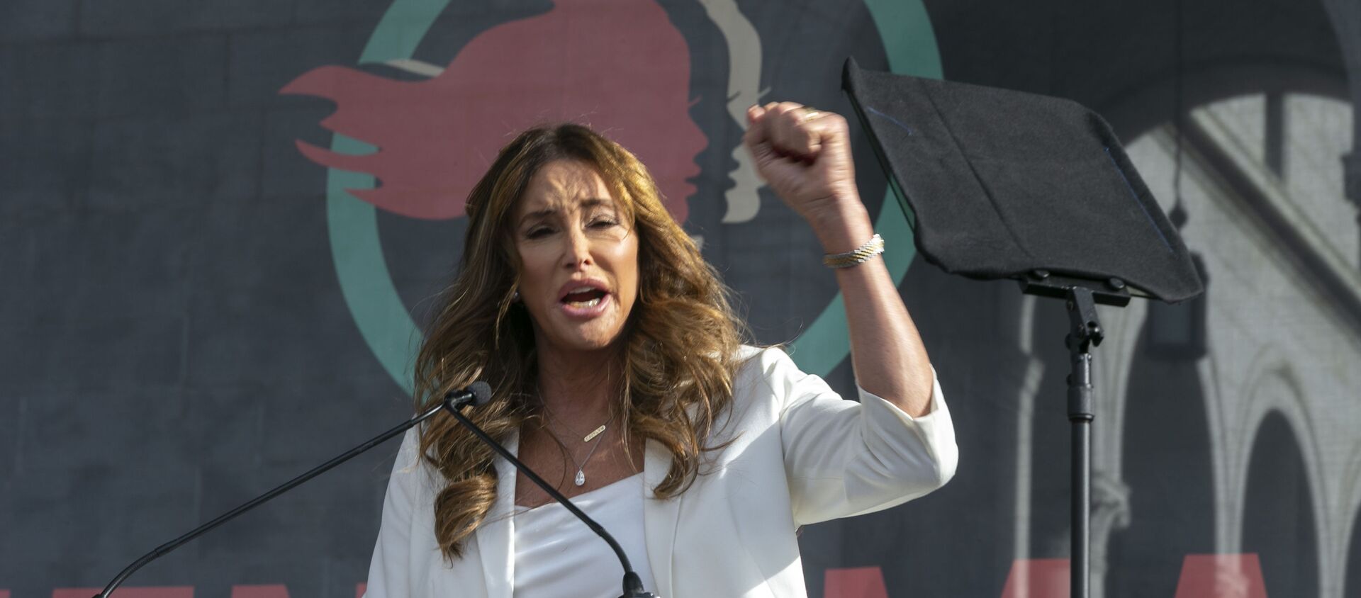 Transgender rights activist Caitlyn Jenner speaks at the 4th Women's March in Los Angeles on Saturday, Jan. 18, 2020. Thousands gathered in cities across the country Saturday as part of the nationwide Women's March rallies focused on issues such as climate change, pay equity, reproductive rights and immigration. (AP Photo/Damian Dovarganes) - Sputnik International, 1920, 07.04.2021