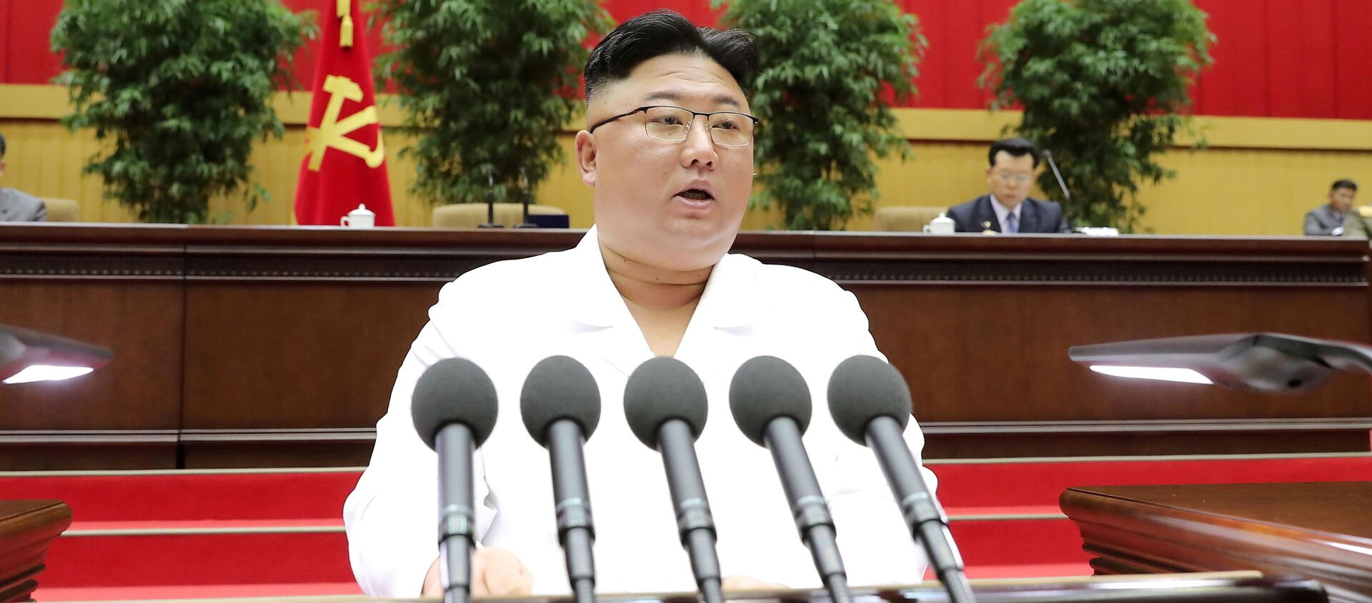 North Korean leader Kim Jong Un addresses a conference of cell secretaries of the ruling Workers' Party in Pyongyang, in this undated photo released on April 7, 2021 by North Korea's Korean Central News Agency (KCNA). - Sputnik International, 1920, 12.06.2021
