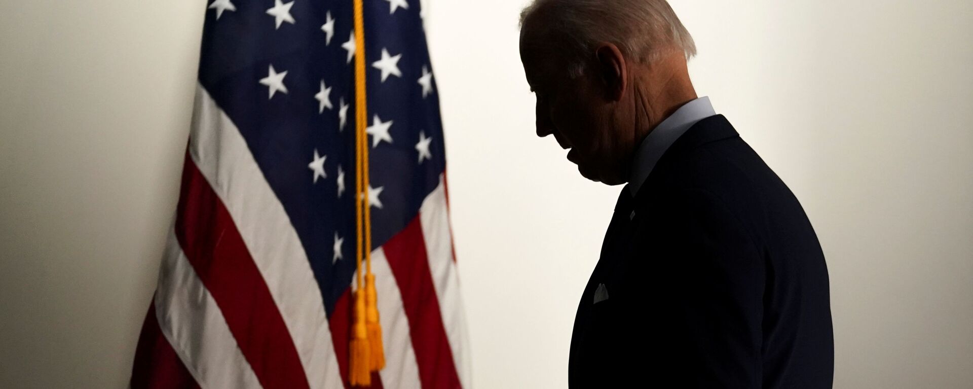 U.S. President Joe Biden departs the room after speaking about jobs and the economy at the White House in Washington, U.S., April 7, 2021. - Sputnik International, 1920, 08.04.2021