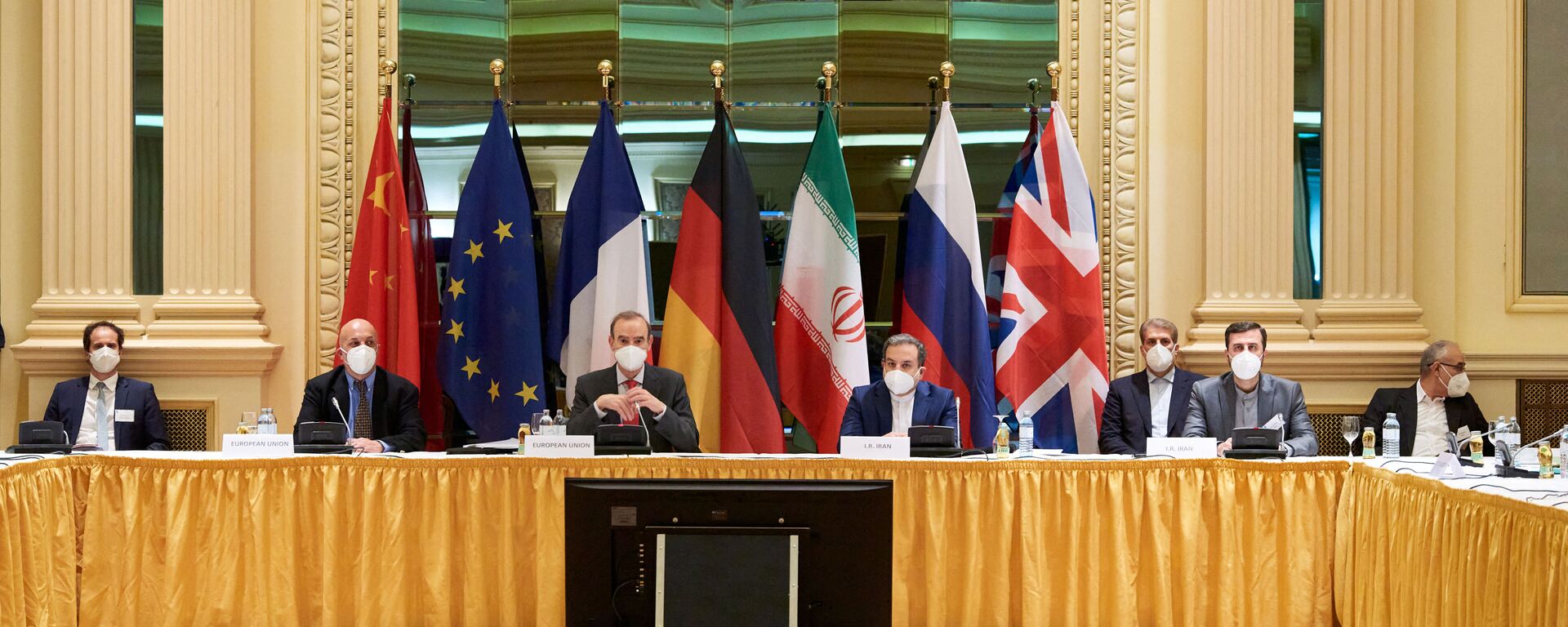 In this Handout photo made available by the EU delegation in Vienna shows  Diplomats of the EU, China, Russia and Iran at the start of talks at the Grand Hotel in Vienna on April 6, 2021.  - Sputnik International, 1920, 27.05.2021